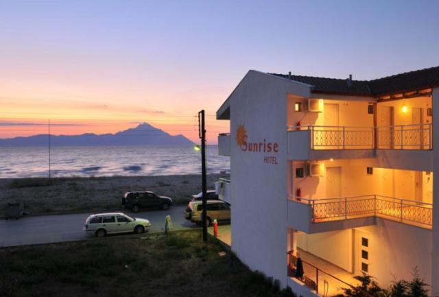 סארטי Sunrise Hotel מראה חיצוני תמונה